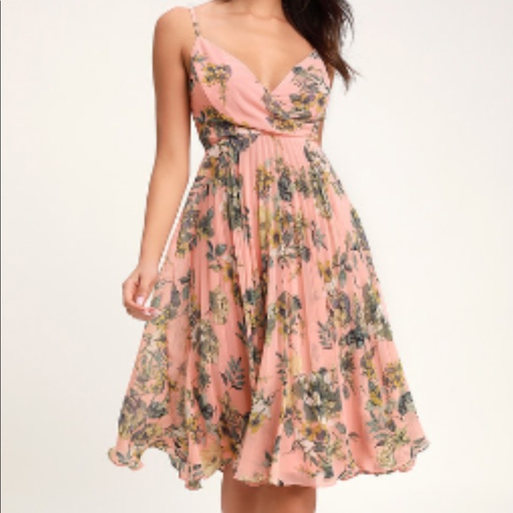 Lulus Dresses & Skirts - LULUS PEACH FLORAL DRESS